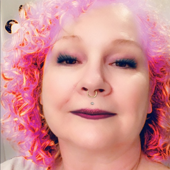 Meet your Posher, Lois - Picture 1 of 1